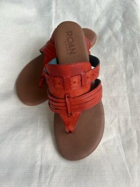 Roan of Boston Orange Leather Toe-Post Sandals Size 9